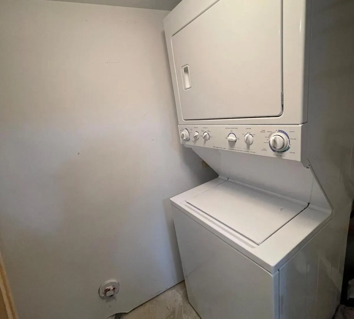 Διαμέρισμα Entire 1 Bedroom Basement Suite With Kitchenette And Laundry Έντμοντον